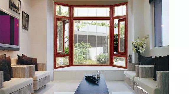 陽臺上用平開窗還是推拉窗？